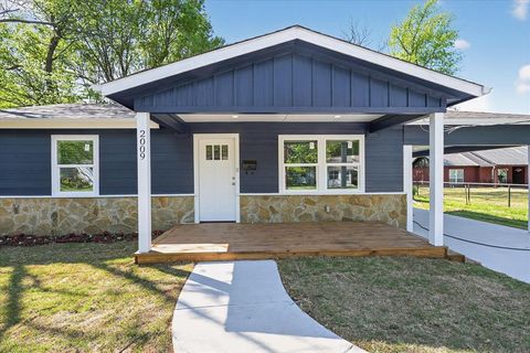 Tiny photo for 2009 W Sherman Street, Paris, TX 75460 (MLS # 21223727)