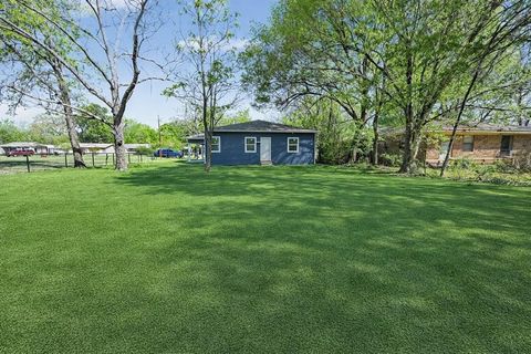 Tiny photo for 2009 W Sherman Street, Paris, TX 75460 (MLS # 21223727)