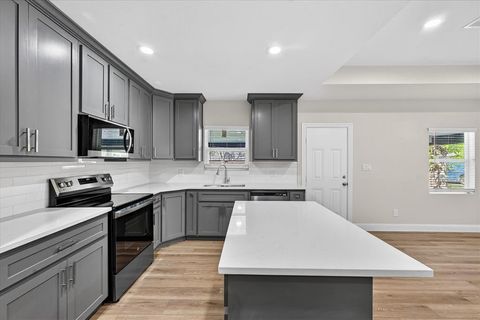 Tiny photo for 2009 W Sherman Street, Paris, TX 75460 (MLS # 21223727)