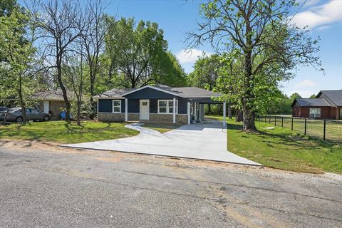 Tiny photo for 2009 W Sherman Street, Paris, TX 75460 (MLS # 21223727)