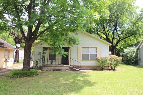 Photo of 421 Dr Martin Luther King Jr Boulevard, Waxahachie, TX 75165 (MLS # 21252878)