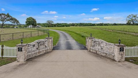 Photo of 552 Vz County Road 2142, Wills Point, TX 75169 (MLS # 21256178)