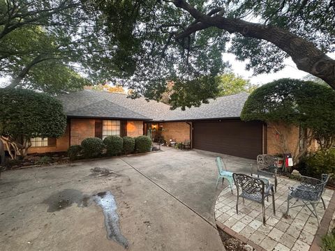 5004 Lakeview Circle North Richland Hills TX 76180