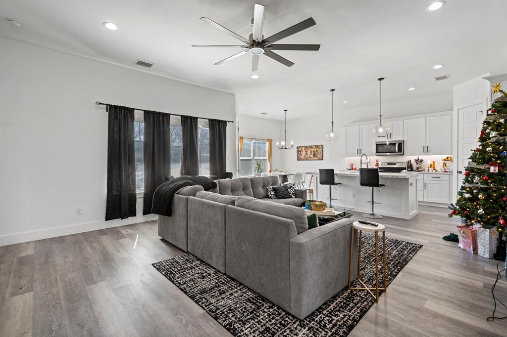 7722 Oak Garden Trail