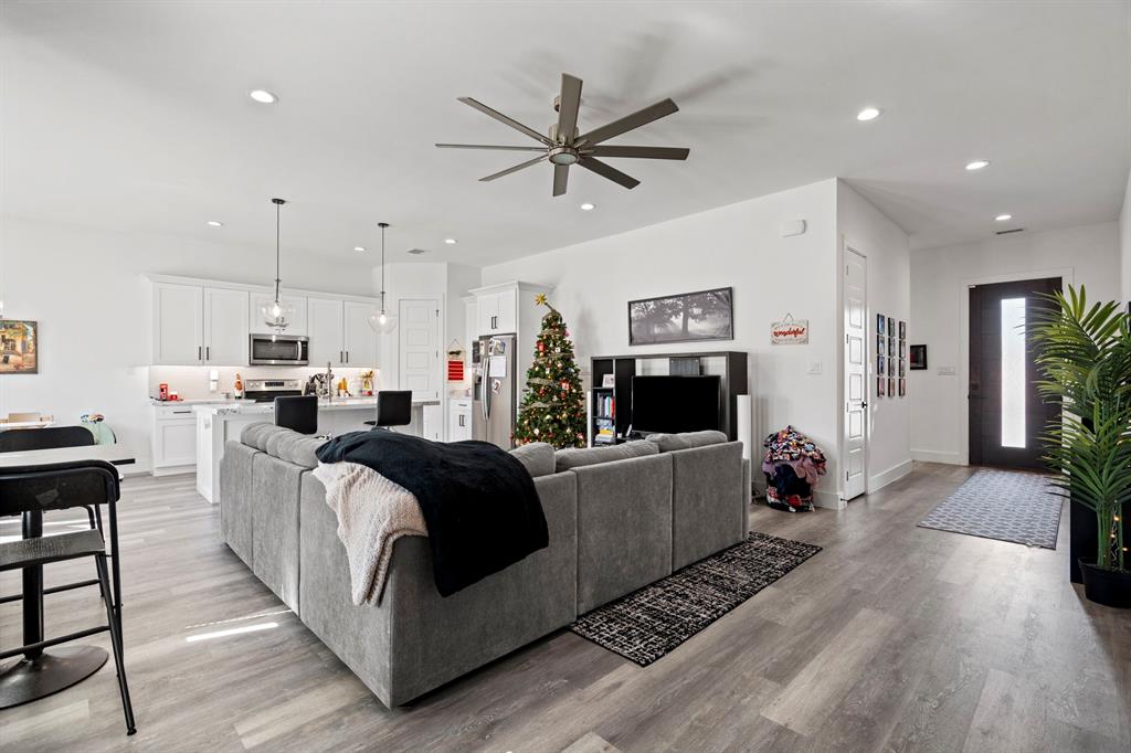 7722 Oak Garden Trail