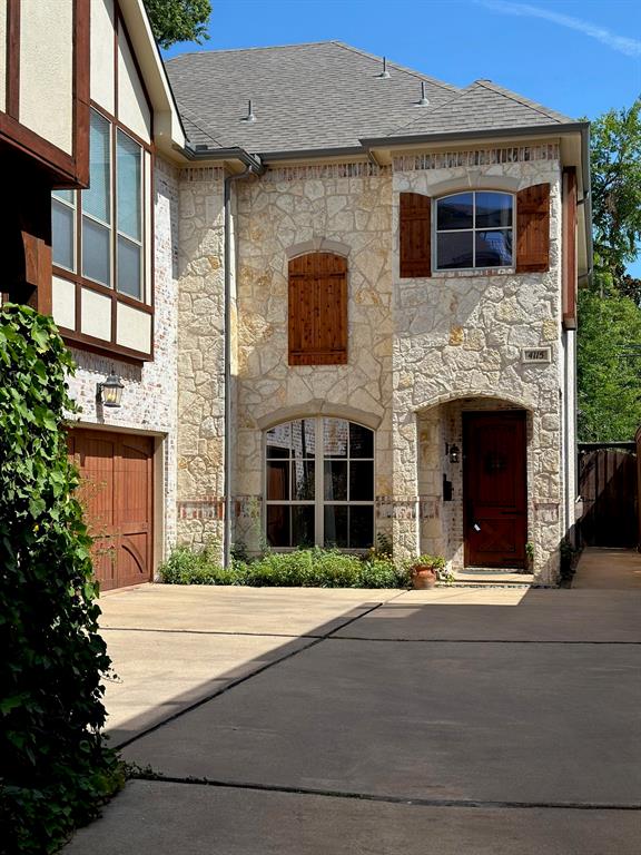 UNIVERSITY PLACE - Residential