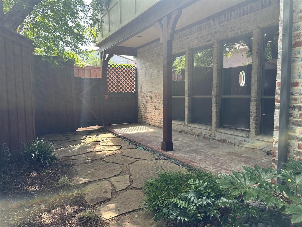 UNIVERSITY PLACE - Residential