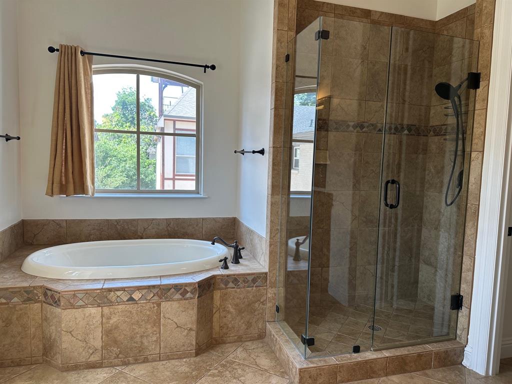 UNIVERSITY PLACE - Residential