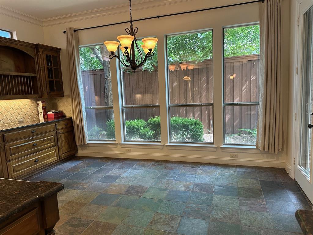 UNIVERSITY PLACE - Residential