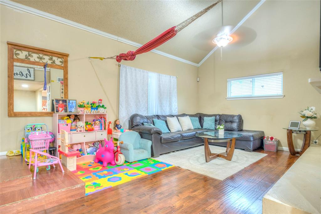 118 W Phillips Court