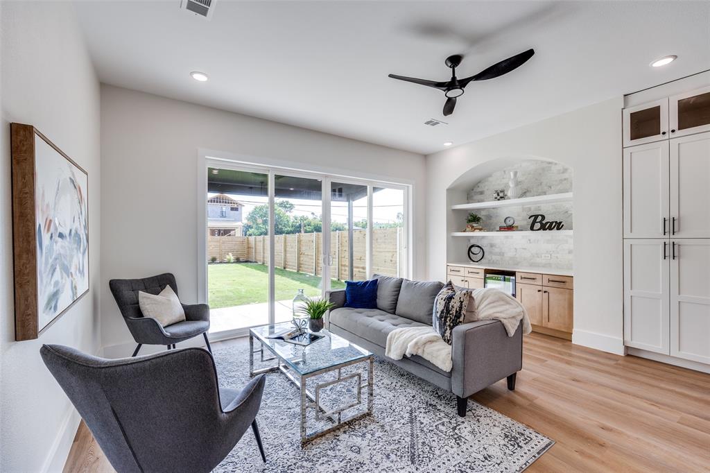 BARNES & MITCHELLS GRAND AVE - Residential Income