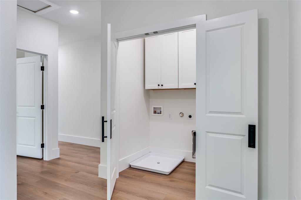 BARNES & MITCHELLS GRAND AVE - Residential Income