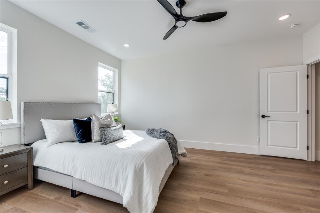 BARNES & MITCHELLS GRAND AVE - Residential Income