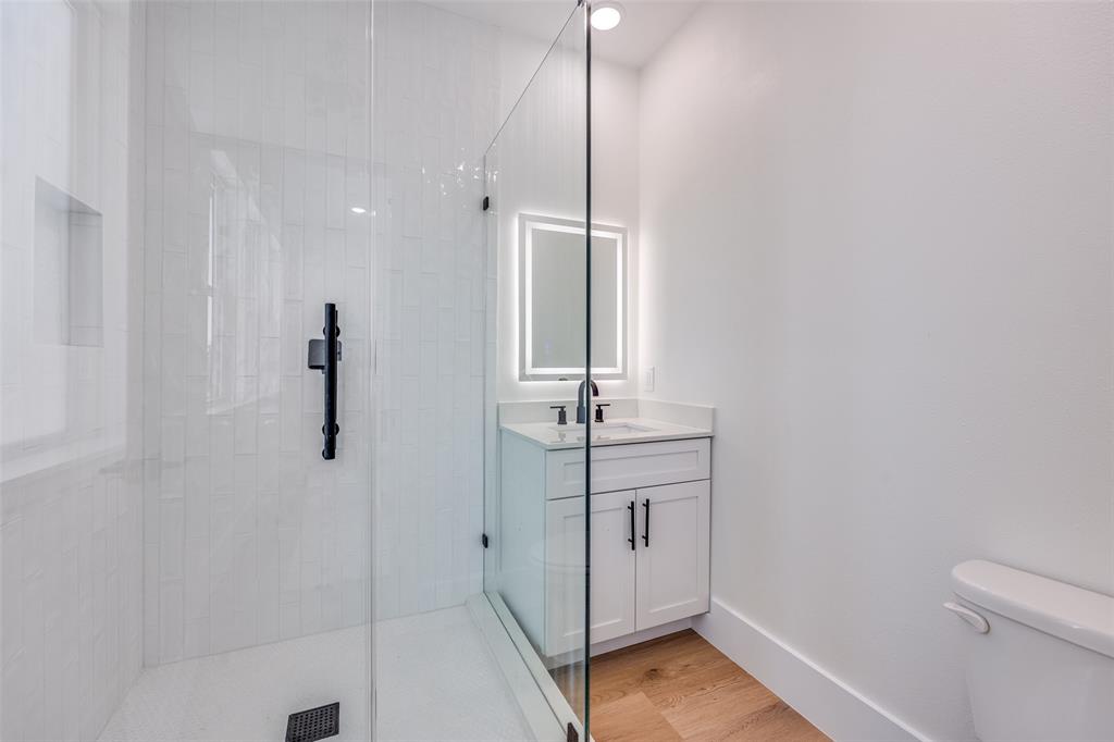 BARNES & MITCHELLS GRAND AVE - Residential Income