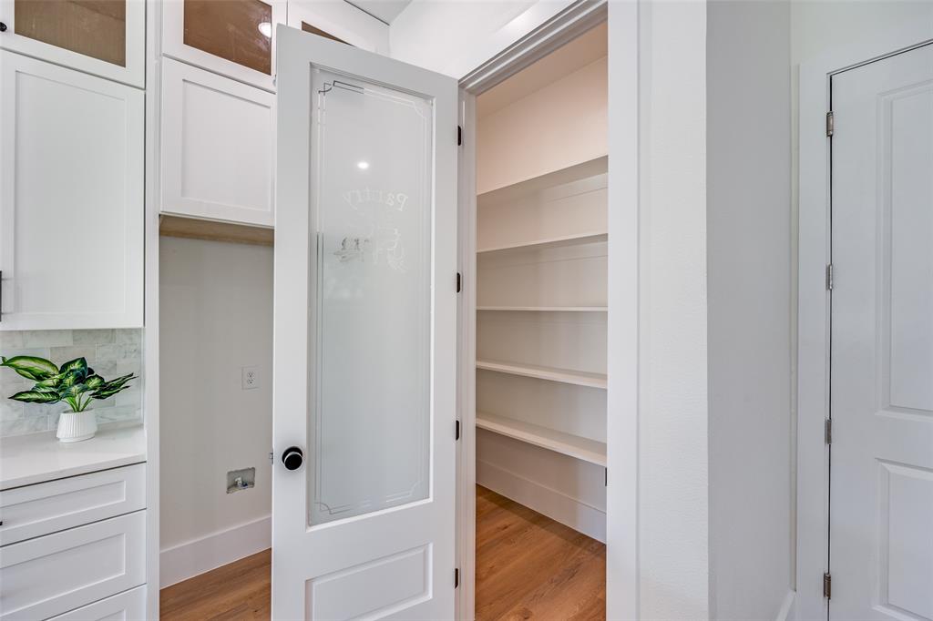 BARNES & MITCHELLS GRAND AVE - Residential Income