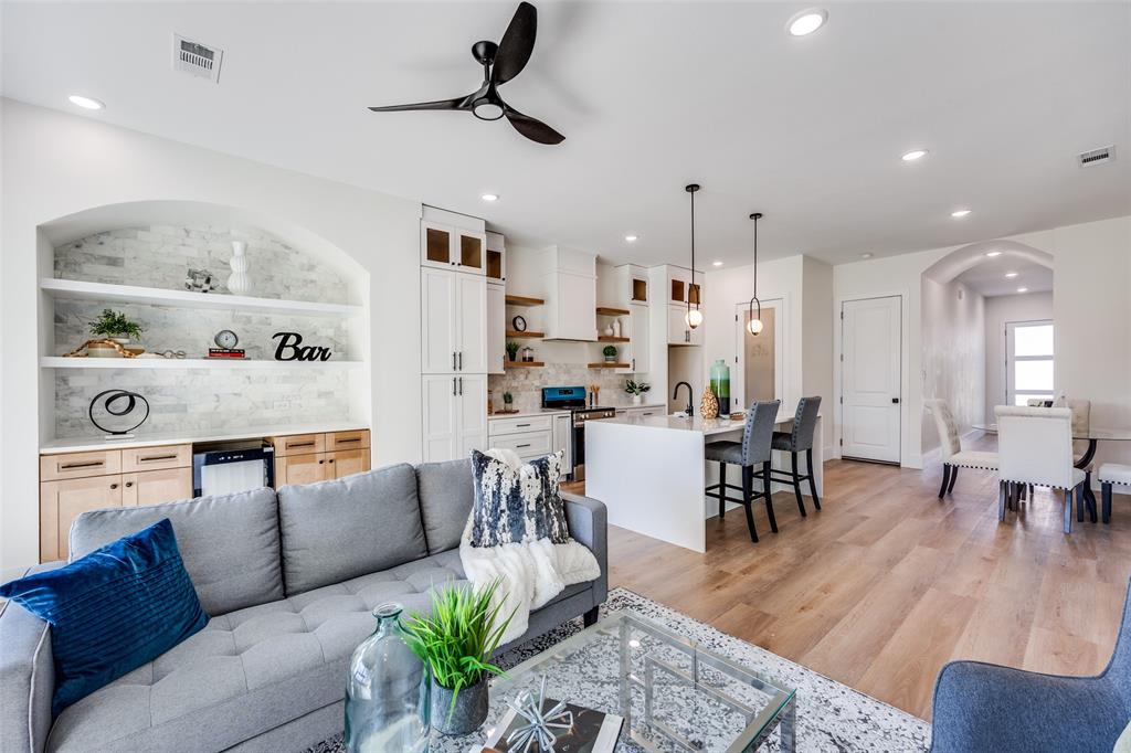 BARNES & MITCHELLS GRAND AVE - Residential Income