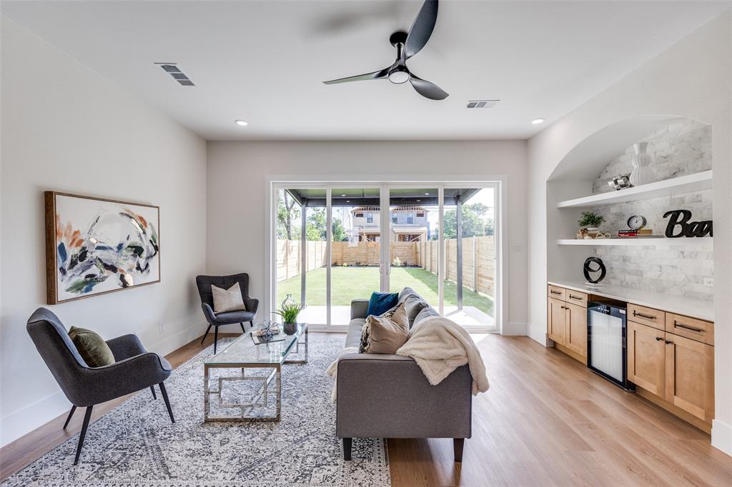 BARNES & MITCHELLS GRAND AVE - Residential Income