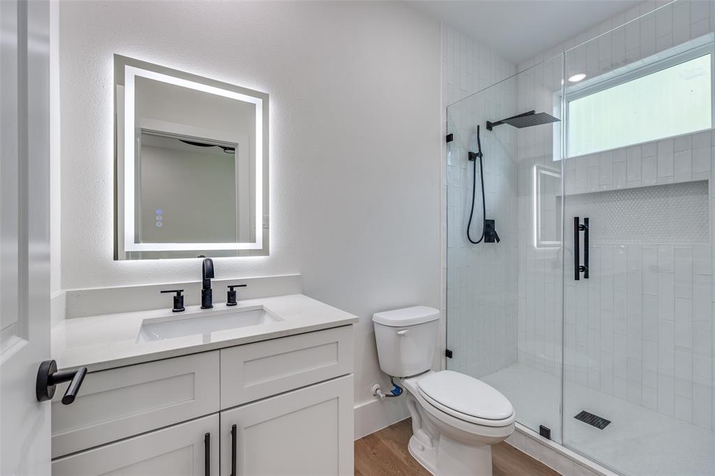 BARNES & MITCHELLS GRAND AVE - Residential Income