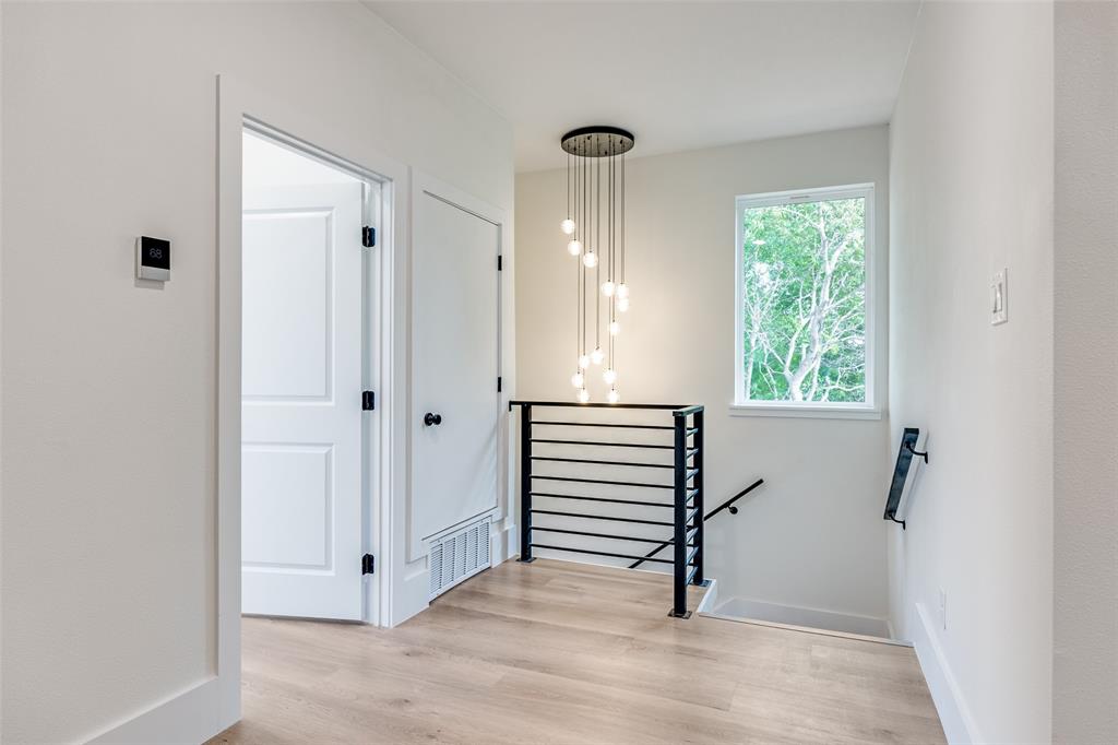 BARNES & MITCHELLS GRAND AVE - Residential Income