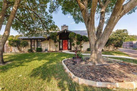 Photo of 4416 Altamesa Boulevard, Fort Worth, TX 76133 (MLS # 21246929)
