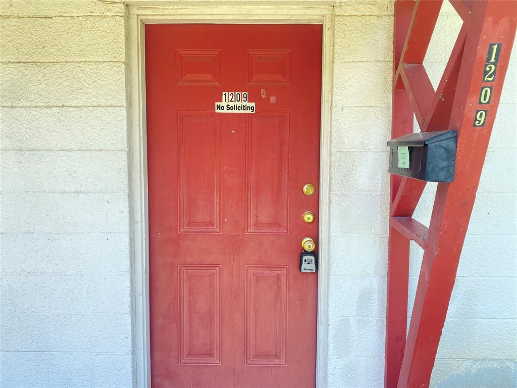 1203 Hall Street