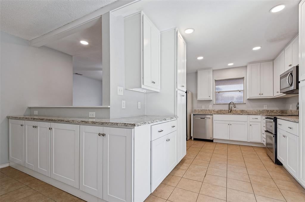 2218 Royal Oaks Drive