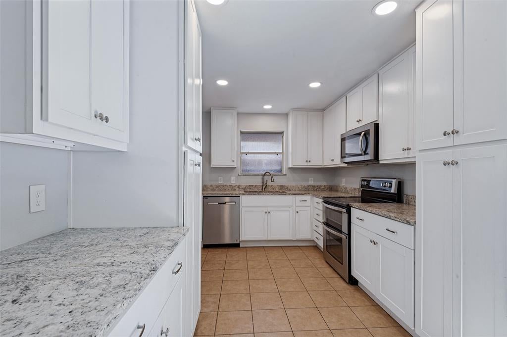 2218 Royal Oaks Drive