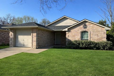 Photo of 3819 Kiest Valley Court, Dallas, TX 75233 (MLS # 21202702)