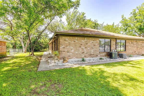 101 W ELDRED ST APT B, BURLESON, TX 76028 - Image 357da905fbb21628b329984e2f34da70/884283231