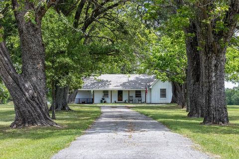 Photo of 1100 Rs County Road 3150, Emory, TX 75440 (MLS # 21244168)