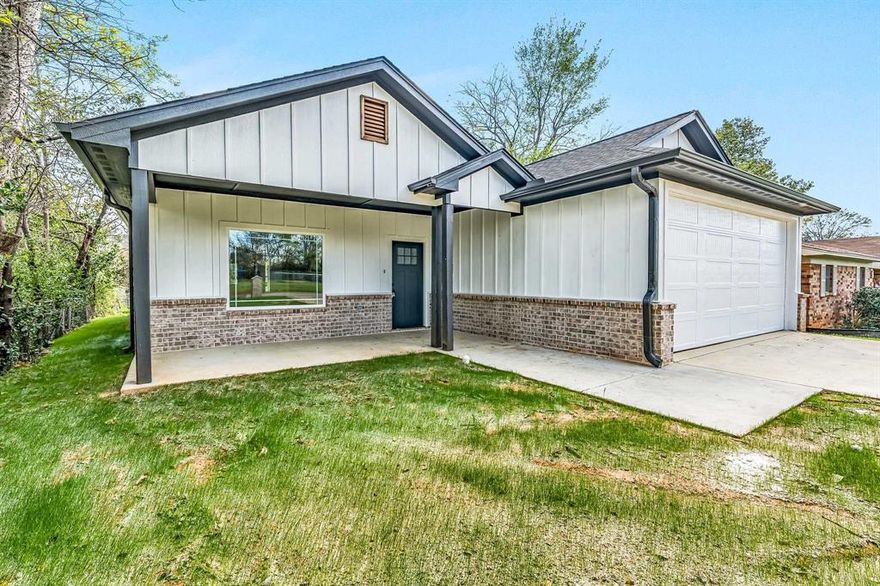 Look at this newly constructed three bedroom two bath home that boasts a thoughtfully designed layout. As you step inside,you're greeted by an inviting atmosphere. The kitchen's design seamlessly integrates style and functionality with beautifulcustom cabinetry, granite counter tops and trendy backsplash, making it the perfect space for culinary creativity and socialgatherings. From stylish pendant lights above the kitchen island to chic sconces in the bathrooms, every fixture is carefullyselected to complement the home's modern aesthetic. Schedule a showing today!