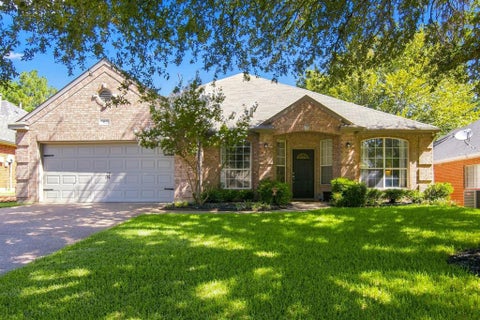 Photo of 512 Coventry Drive, Grapevine, TX 76051 (MLS # 21357881)