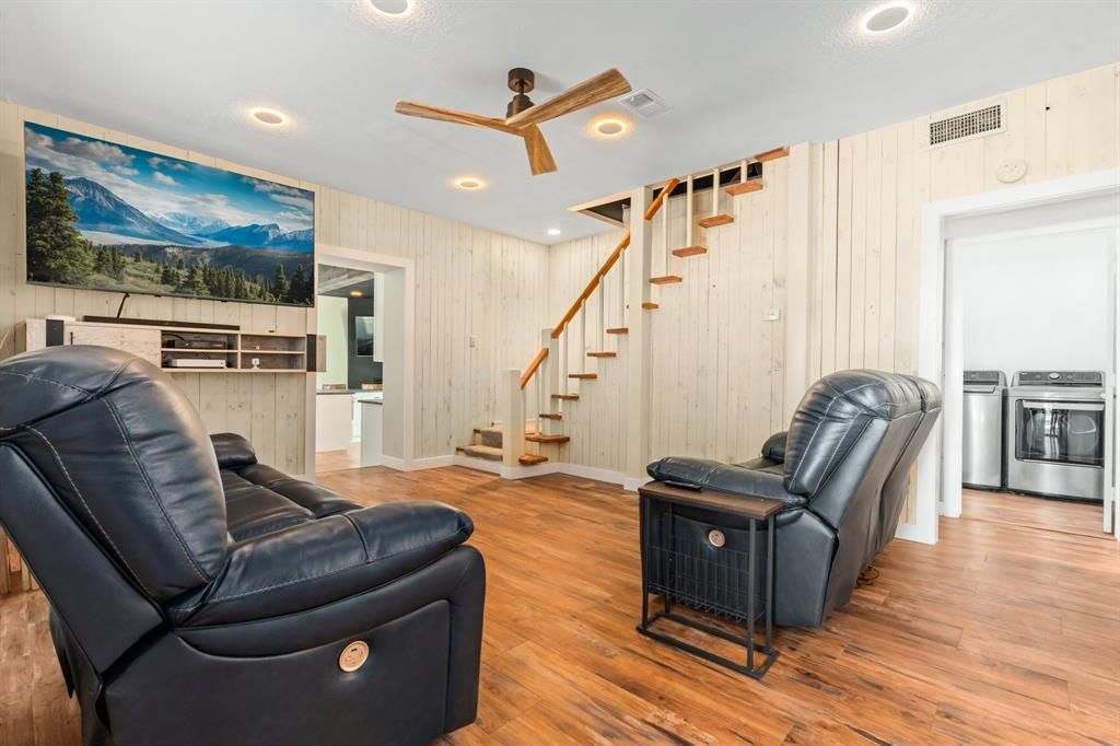 Photo of 1504 Maple Street, Irving, TX 75060 (MLS # 21150817)