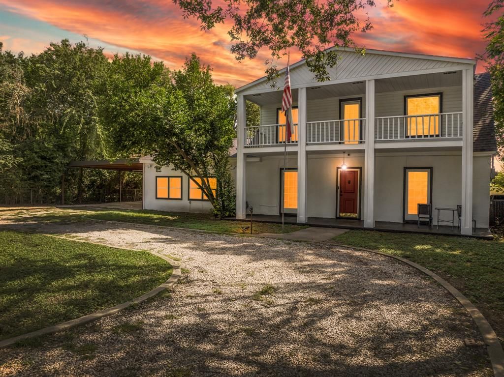 Photo of 1504 Maple Street, Irving, TX 75060 (MLS # 21150817)