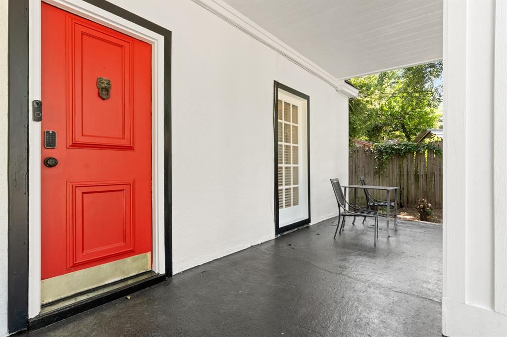 Photo of 1504 Maple Street, Irving, TX 75060 (MLS # 21150817)