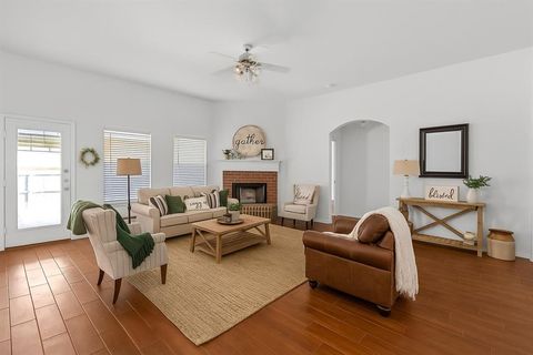 904 Sycamore Street Burleson TX 76028