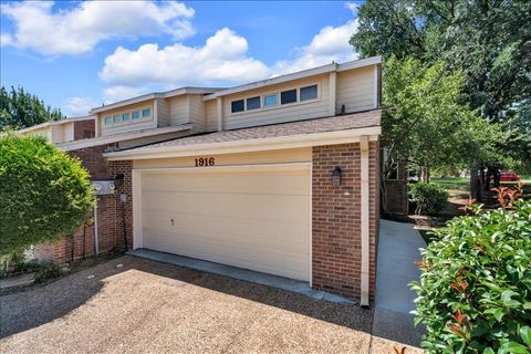 Photo of 1916 Shorewood Drive, Grapevine, TX 76051 (MLS # 21289967)