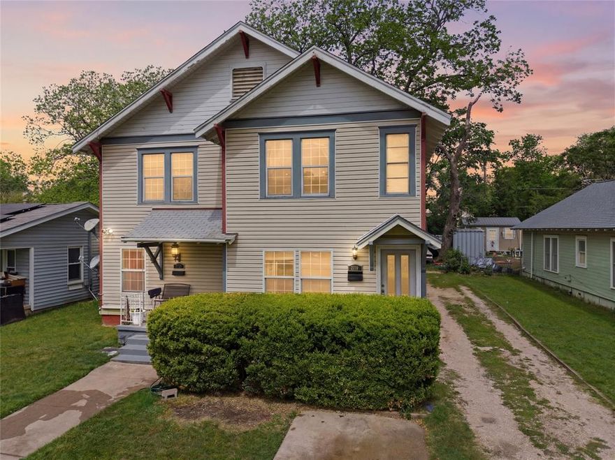 Welcome to 2719–2721 Parrott Ave, a fantastic income-producing duplex offering immediate cash flow and long-term investment potential!

This two-story property features two separate units, making it ideal for investors or owner-occupants looking to offset their mortgage. Unit A offers a spacious 3-bedroom, 1-bath layout, while Unit B features a comfortable 2-bedroom, 1-bath setup—perfect for tenants seeking affordability and convenience.

Currently, the property is tenant-occupied with rental income of $800 month, providing steady cash flow from day one. Whether you’re looking to expand your investment portfolio or live in one unit while renting out the other, this property delivers flexibility and value.

Located in a growing area with strong rental demand, this duplex is a great opportunity to build equity while generating income.

Don’t miss your chance to own a versatile property with solid upside potential!