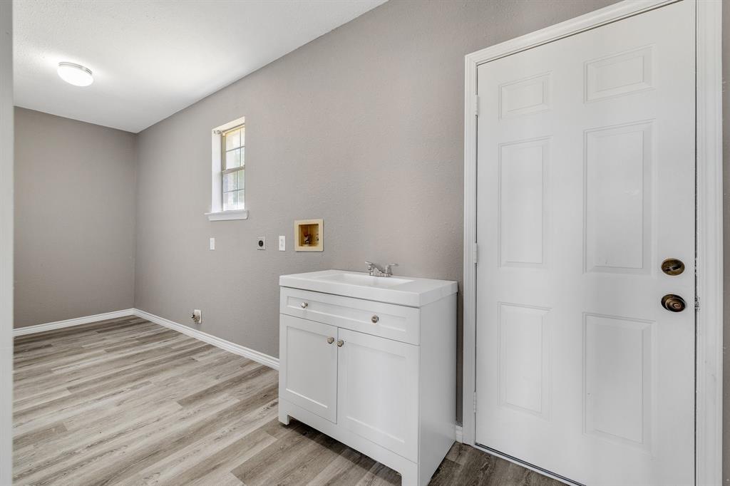 Decatur, Texas 76234, United States, 3 Bedrooms Bedrooms, ,2 BathroomsBathrooms,Residential,Active,110331