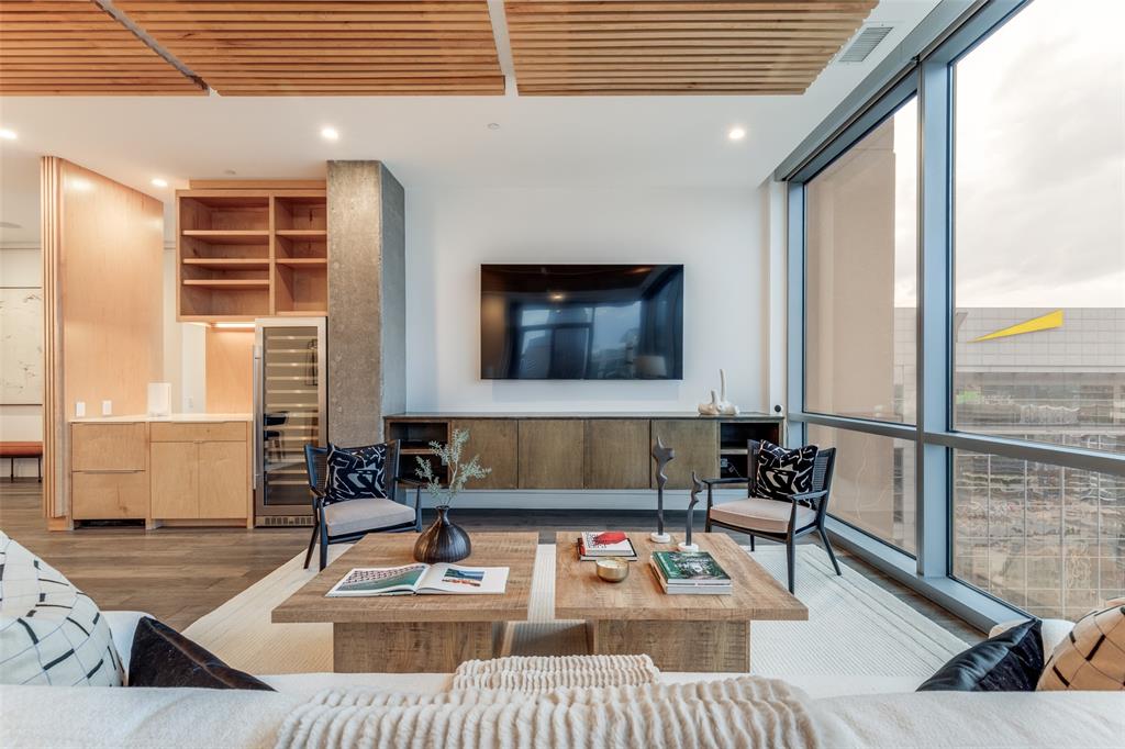 2200 Victory Avenue 2107