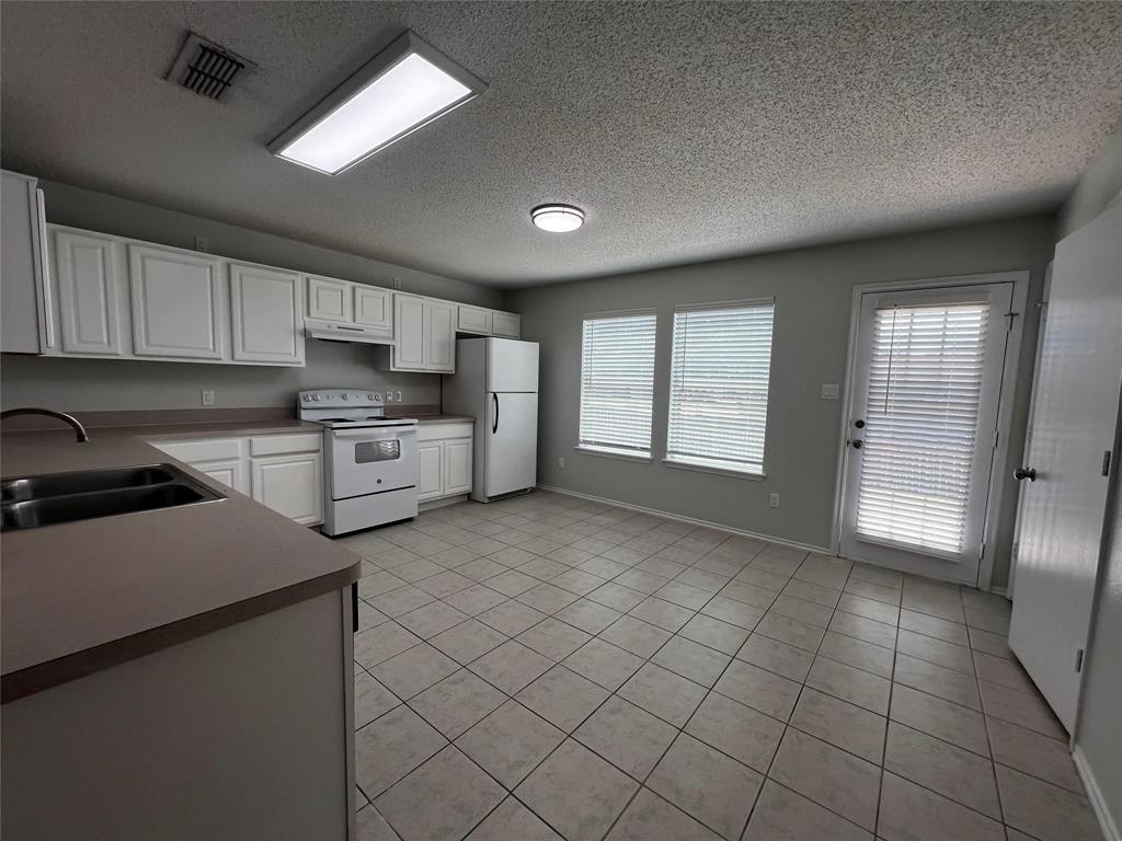 7582 Kings Trail
