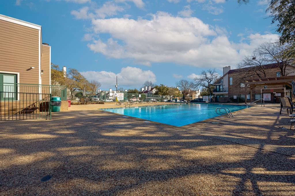 Arlington Oaks Condo - Residential