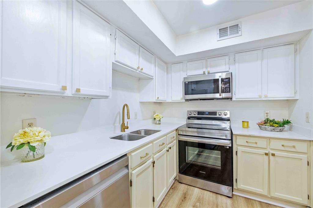 Arlington Oaks Condo - Residential