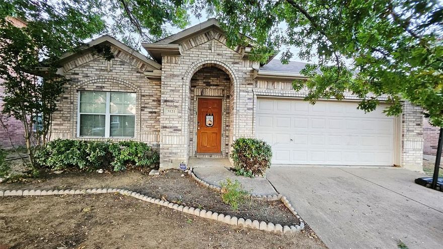 This is a large 3 bedroom 2 bath home for lease.  It has an open floor plan with an office that can be used as a fourth bedroom.  Whether you want to entertain friends  or just want to relax with family, this modern layout offers everything you need.  There's lot's of cabinet space in the kitchen and lament floors have just been added and upgraded.  The bedrooms, living and dinning area offers an array of space.  It also has a huge back yard for your family cook outs and gatherings.  This property is move in ready.  All you need to do is put in an application and get approved.  Please check schools and measurements.  Information is not guaranteed.