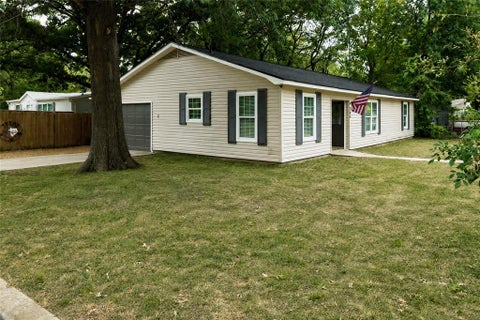 Photo of 300 Broadway Street, Whitesboro, TX 76273 (MLS # 21367662)