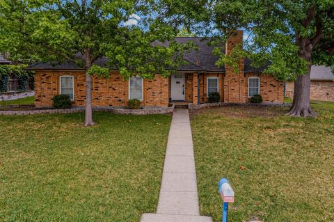 Photo of 903 Village Green Drive, Rockwall, TX 75087 (MLS # 21216844)