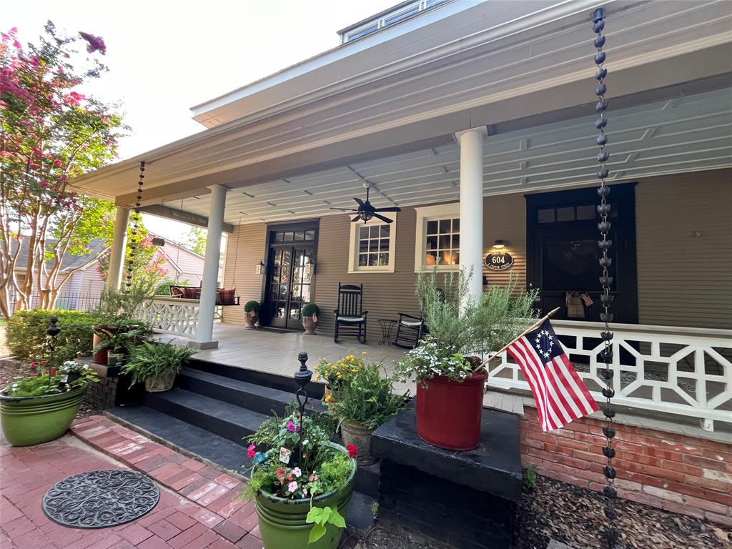 604 Center Street