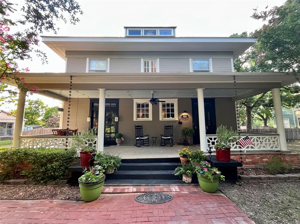 604 Center Street