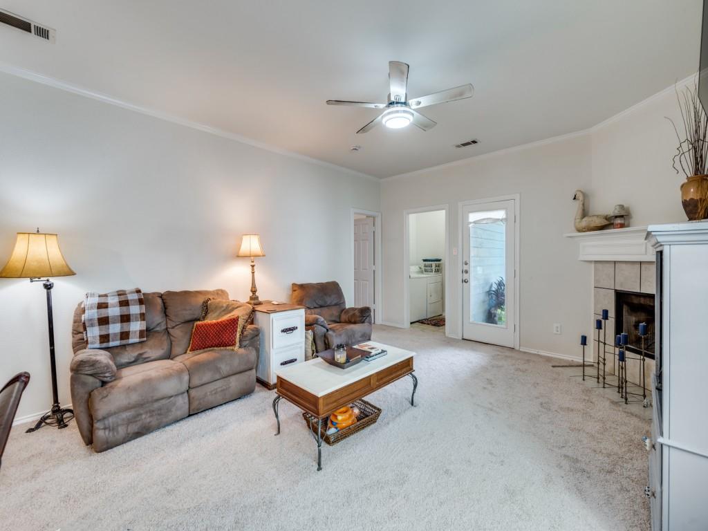 1128 Oakcrest Drive