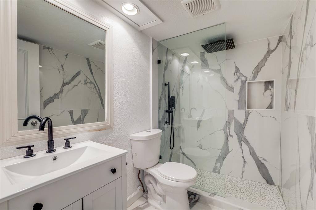 TOWNEOAKS TERRACE CONDOMINIUM - Residential Lease